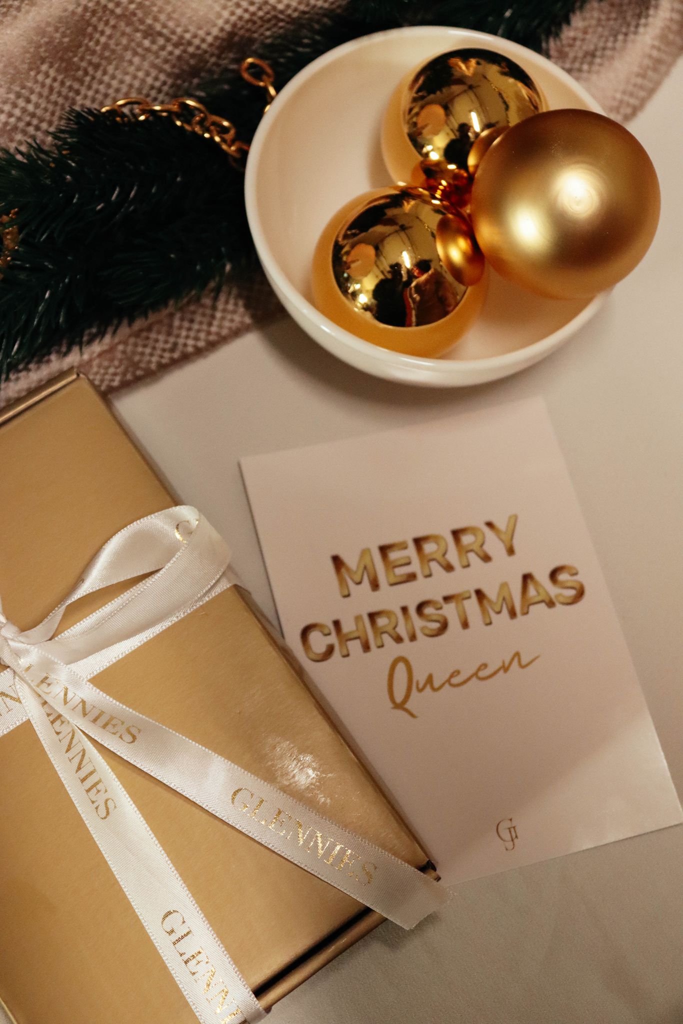 GIFT WRAPPING